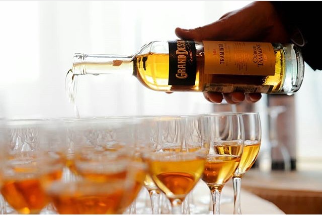 «Traminer Grand Desert. Chateau Tamagne» получил высокую оценку швейцарского энопарфюмера