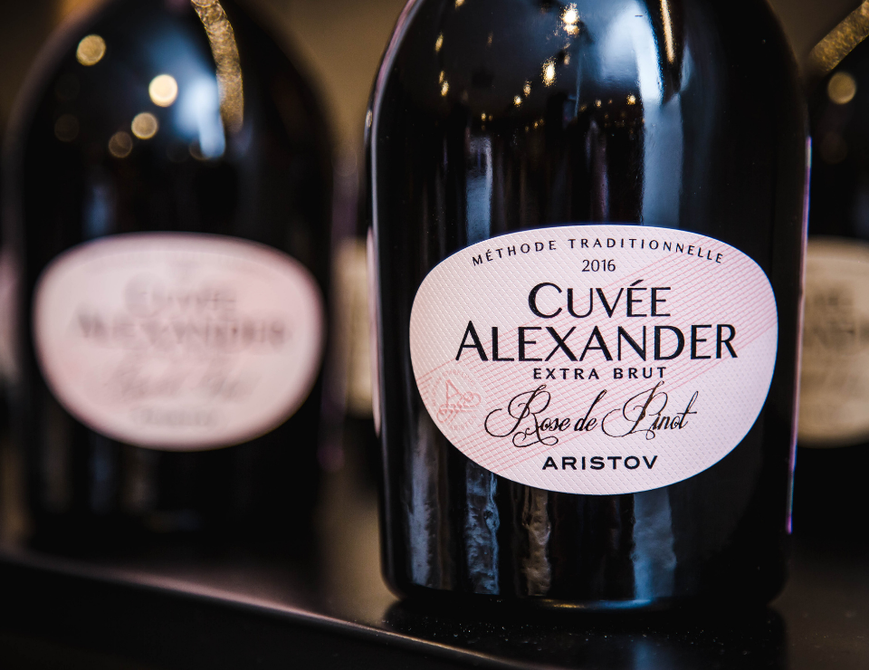 Игристое «Аристов Кюве Александр» признали лучшим российским экстра брютом на дегустационном конкурсе в Петергофе
