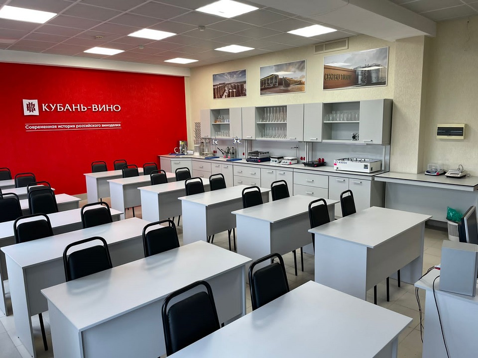 «Кубань-Вино» и агрофирма «Южная» открыли брендированные аудитории в КубГАУ