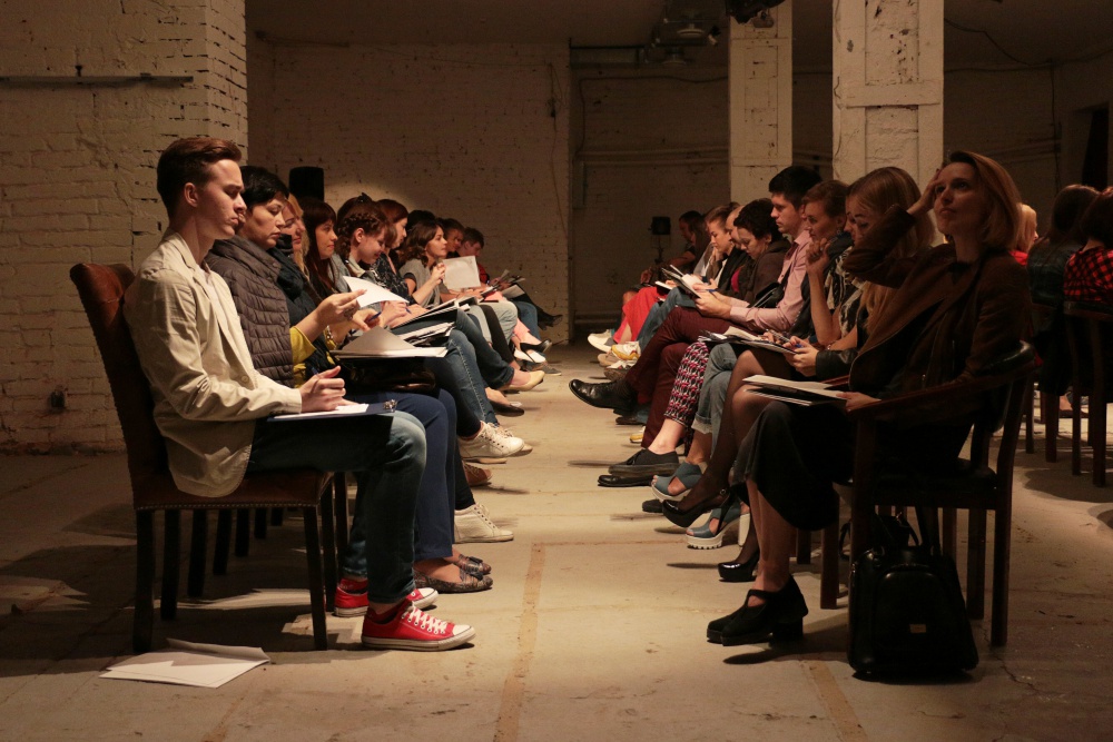 В Ростове-на-Дону гастрольный спектакль «Questioning/Кто ты?» прошел при поддержке винодельни «Кубань-Вино»