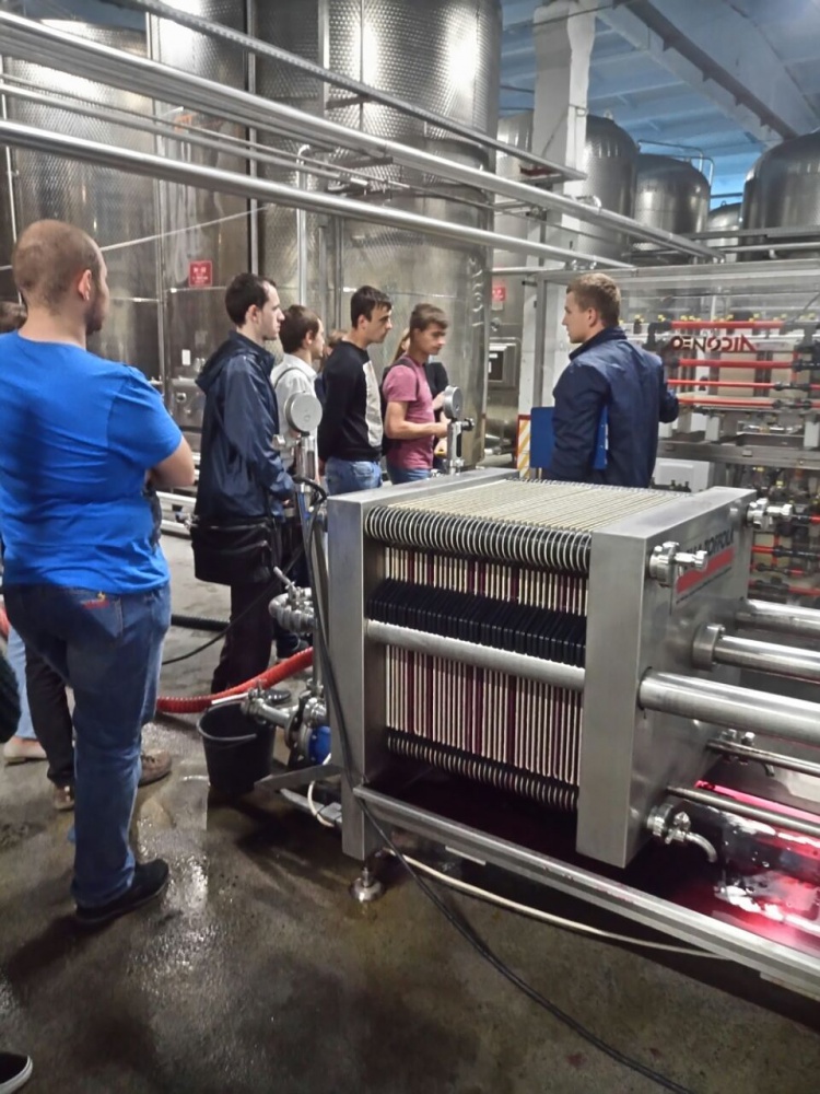 Студентам КубГАУ провели образовательную экскурсию по предприятиям «Кубань-Вино»