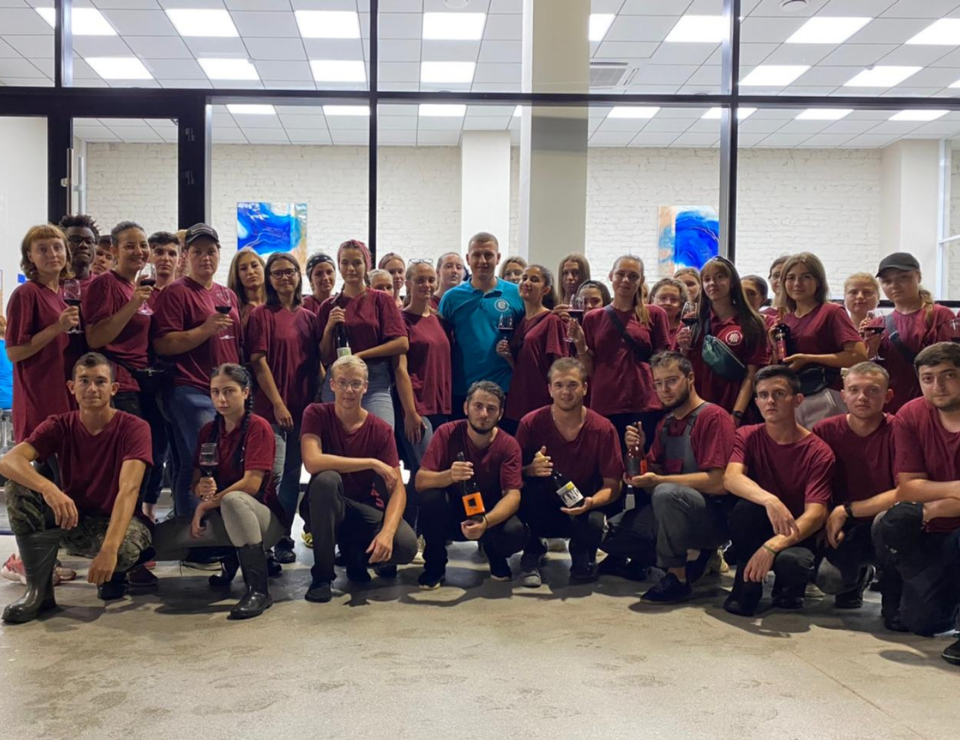 12 выпускников российских вузов трудоустроены по итогам специального студенческого проекта «Кубань-Вино»