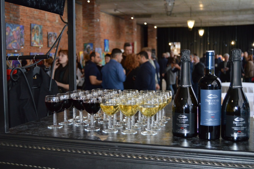 Винодельня "Кубань-Вино" поддержала открытие "Арт-интервенции" в Краснодаре