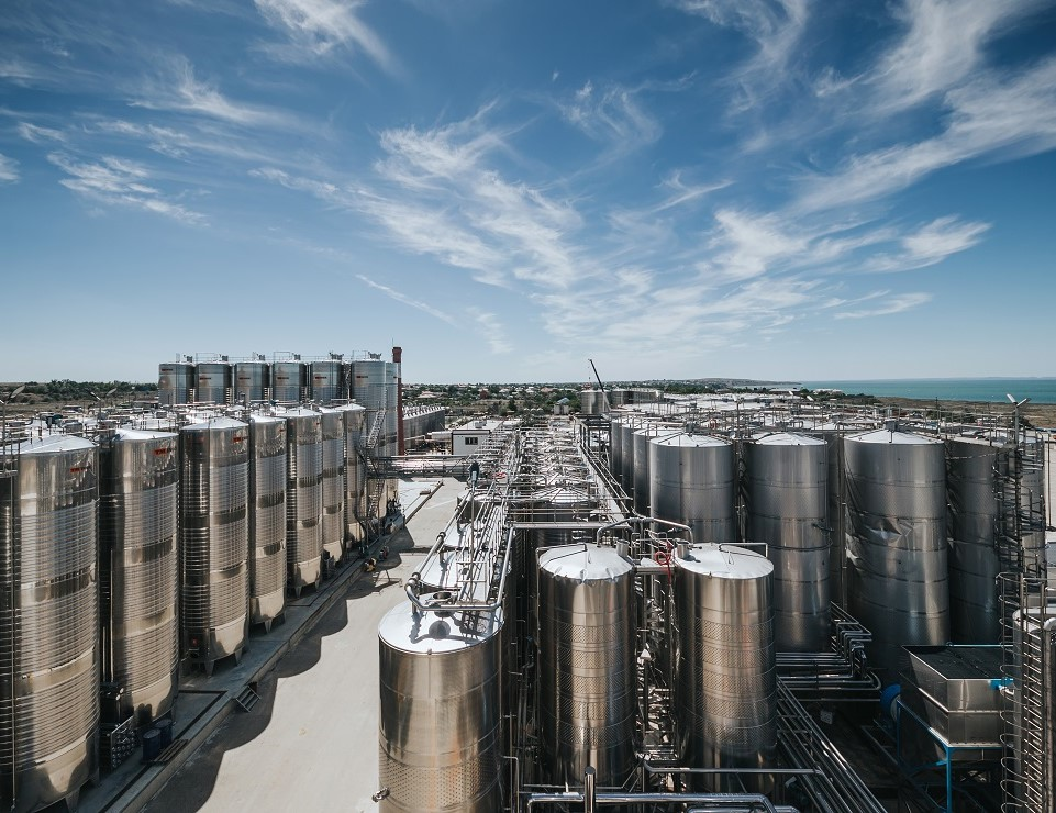 Сочетание инноваций, солнца Таманских виноградников и опыта энологов создаёт вина, достойные восхищения