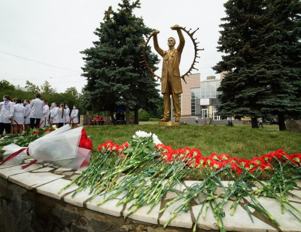 Открытие памятника в Челябинске состоялось при поддержке группы компаний «Ариант»