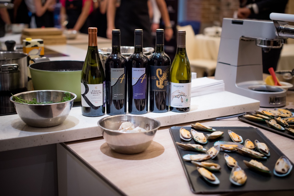 В Краснодаре кулинарный поединок от компании БКС Премьер прошел при поддержке «Кубань-Вино»