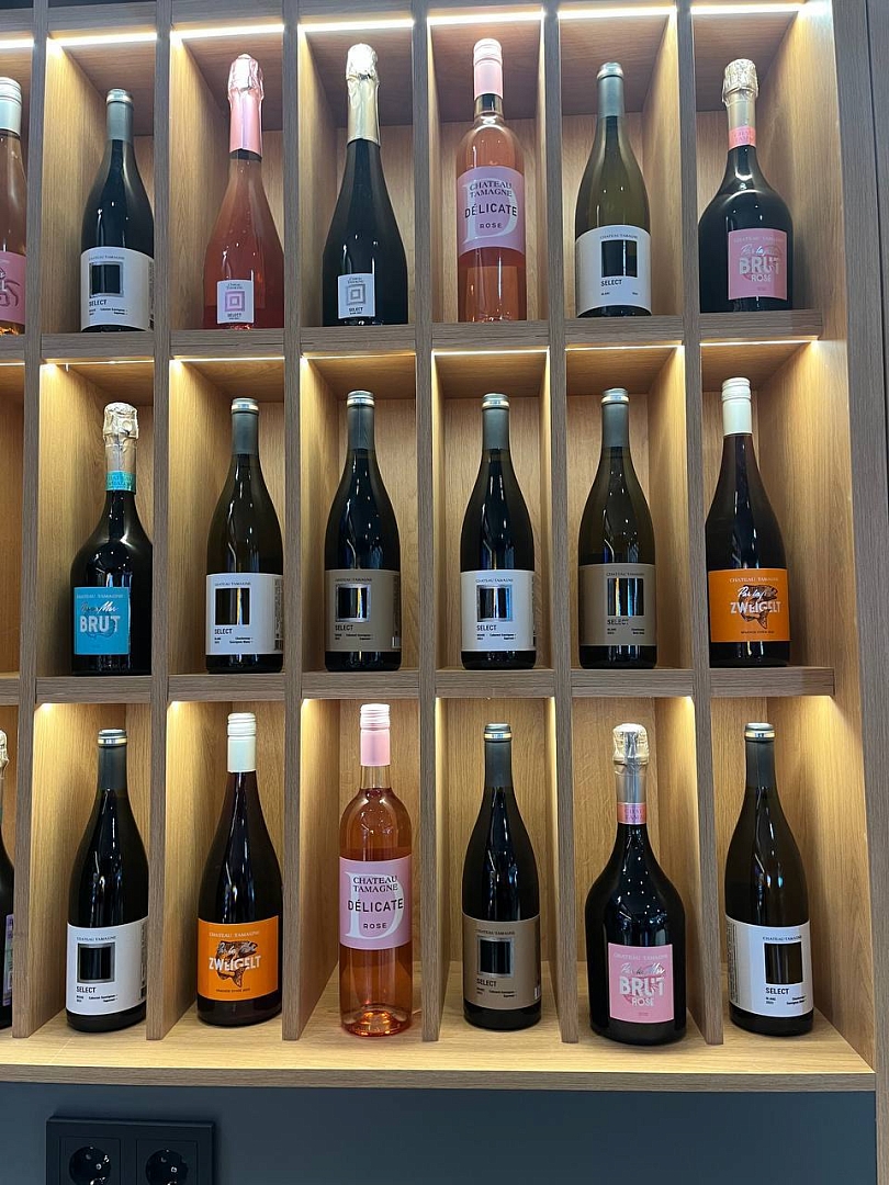 DNK Food и винодельня «Кубань-Вино» открыли гастробар в Толмачево