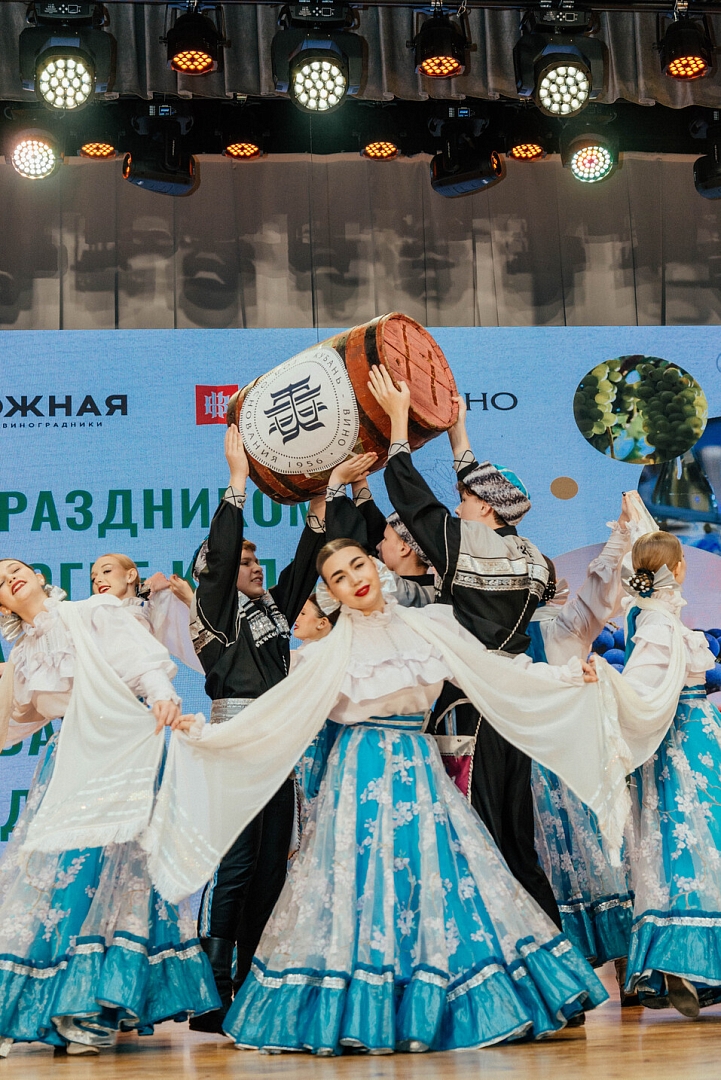 Винодельня «Кубань‑Вино» и Агрофирма «Южная» отметили заслуги более 400 сотрудников